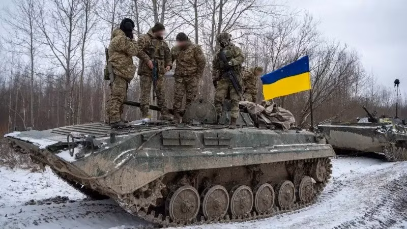 Nguồn tin nhấn mạnh rằng, để thực hiện điều này, đối phương đã tập trung lực lượng gồm bảy trung đoàn xung kích và ba lữ đoàn tại khu vực của đường chiến tuyến. Hiện lực lượng Ukraine đang phản công vào sườn bên phải của nhóm quân Nga, đang tiến công ở phía đông bắc tỉnh Zaporizhia.