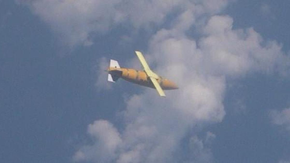 Theo báo cáo, Gaurav có tầm bay từ 30 đến 150 km, tùy thuộc vào độ cao thả bom. Để đạt tầm bay tối đa, nó phải được thả từ độ cao khoảng 10 km. Trong các cuộc thử nghiệm, Gaurav đã chứng minh được tầm hoạt động tối đa 100 km. Nhờ chiếu tia laser vào mục tiêu, Gaurav có thể đạt được độ chính xác tuyệt đối. Nếu không có nguồn tia laser, độ chính xác sẽ giảm.