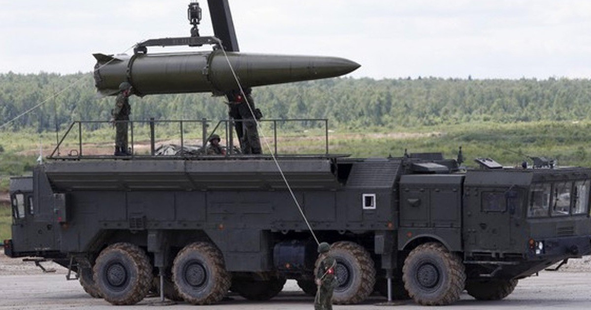 Trên thực tế, Iskander-M là loại tên lửa bán đạn đạo, bay theo quỹ đạo phức tạp, có khả năng cơ động trên không thay vì bay theo đường cong cố định và rơi xuống như tên lửa đạn đạo truyền thống. Tính năng này khiến hệ thống tên lửa phòng không Patriot, vốn được thiết kế để đánh chặn tên lửa đạn đạo đơn thuần, khó tính toán điểm đánh chặn hơn.