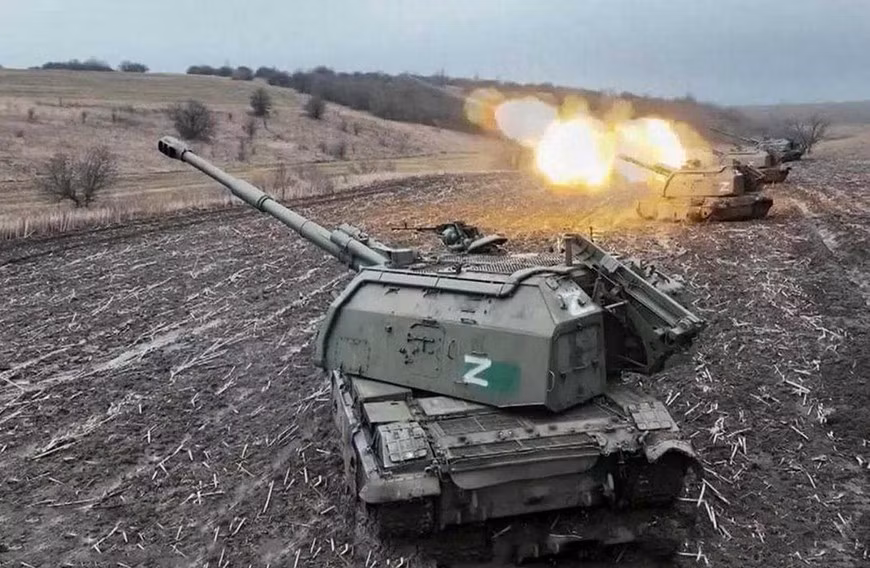 Ví dụ trong cuộc tấn công vào thành phố Bakhmut tháng 4/2023, RFAF đưa pháo tự hành 152mm 2S19 Msta-S vào trong thành phố bắn ngắm trực tiếp, dập tắt ngay lập tức các ổ đề kháng của AFU tại các tòa nhà cao tầng.