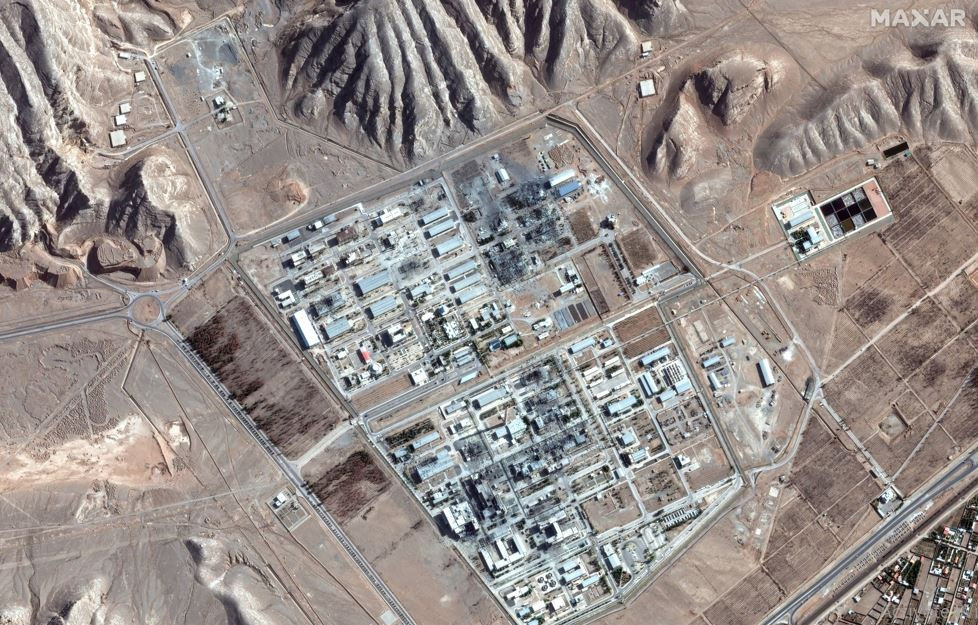 Trong các cuộc xung đột quân sự, hành vi phá hoại của các bên đối lập không phải là điều gì đó bất thường. Mặc dù luật pháp Iran rất nghiêm khắc với những hành vi làm gián điệp cho nước ngoài, nhưng cơ quan tình báo Mossad các một số cơ quan tình báo nước ngoài, vẫn tuyển mộ được các điệp viên người bản địa và công dân nước ngoài, nhất là công dân Ấn Độ hoặc Afghanistan.