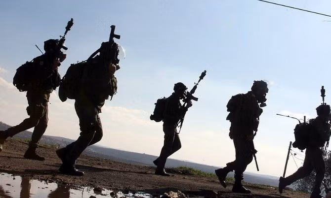 Tờ Nour News của Iran đưa tin, một làn sóng tấn công bóc gỡ các cơ sở tình báo ngầm của Israel, đang lan rộng khắp lãnh thổ Iran. Theo Nour News, chính quyền nước này đã ra lệnh bắt giữ khoảng 700 người, với cáo buộc cộng tác với cơ quan tình báo Israel Mossad.