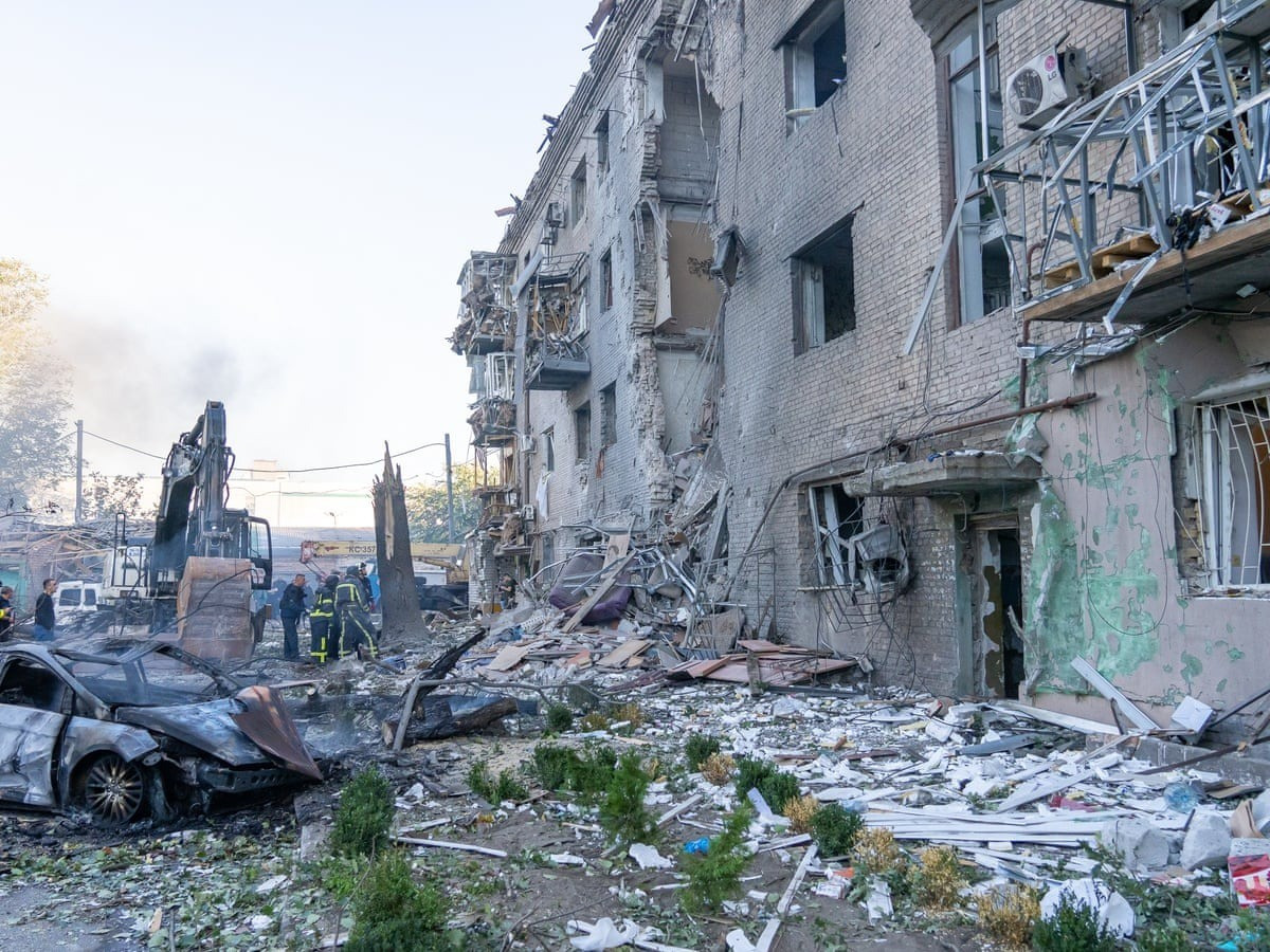 Hiện tại, khoảng cách từ các vị trí tiền phương của quân Nga đến vùng ngoại ô phía nam của thành phố Zaporizhia là khoảng 15 km. Điều này có nghĩa là việc sử dụng UAV trinh sát, cũng như FPV, sẽ chỉ tăng về quy mô. Theo đó, Zaporizhia về cơ bản đang trở thành một thành phố tiền tuyến. Và đây là những điều hoàn toàn khác biệt với quân đồn trú Ukraine tại Zaporozhye so với vài tháng trước.