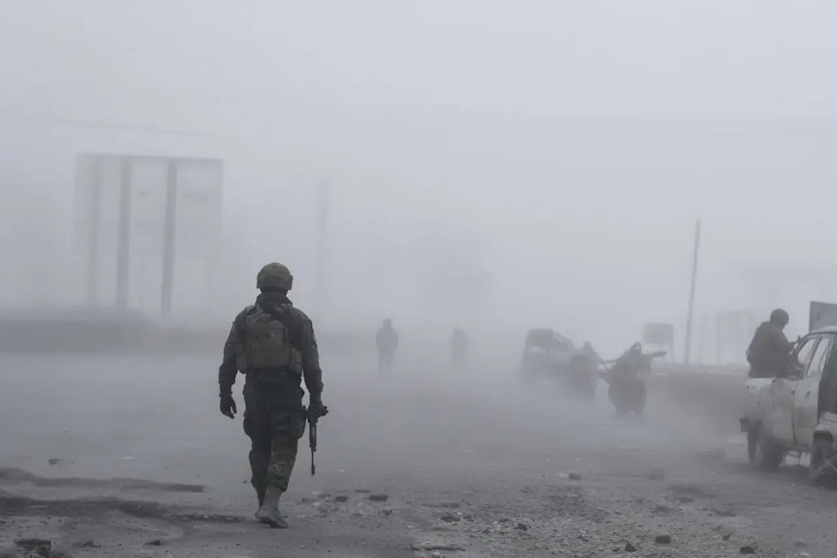 Tướng Syrsky cho biết, do sương mù bao phủ, ngăn cản UAV FPV của AFU có thể cất cánh, và đó là lý do tại sao quân Nga có thể tiến quân. “Tình hình ở hướng Aleksandrovsk và Gulyai-Polye trở nên khó khăn, nơi đối phương sử dụng lợi thế về quân số và vũ khí, tiến về phía trước trong cuộc giao tranh ác liệt và chiếm được ba khu định cư”, tướng Syrskyi cho biết.