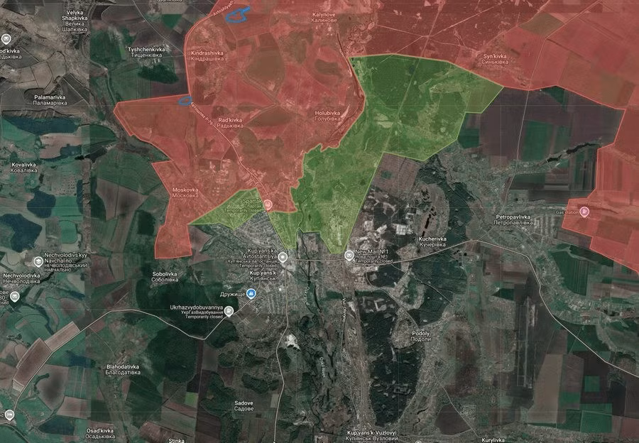 Theo lưu ý của các chuyên gia quân sự Nga, RFAF hiện cần phải “làm phẳng tuyến đầu” ở khu vực Kharkiv để tước đi khả năng cơ động hai bên sườn của AFU. Trong trường hợp này, Bộ Tổng tham mưu AFU sẽ phải rút một số lực lượng của mình khỏi Vovchansk, nhưng điều này khó có thể giúp ích cho việc phòng thủ Kupyansk. (nguồn ảnh Military Review, Ukrinform, Kyiv Post).