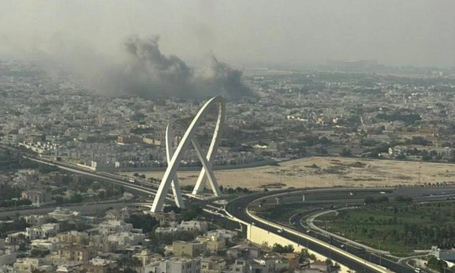 Tuy nhiên, điều mà Qatar có lẽ không ngờ đến là những chiếc Rafale và F-15AQ của họ, lại “gặp sự cố” vào đúng thời điểm then chốt, khi vào chiều 9/9, thủ đô Doha của Qatar rung chuyển bởi một cuộc tấn công bất ngờ. Lực lượng Phòng vệ Israel (IDF) và Cơ quan An ninh Israel (ISA) đã thực hiện chiến dịch không kích bằng 15 máy bay chiến đấu, nhằm vào một khu phức hợp được cho là nơi các lãnh đạo cấp cao Hamas đang gặp mặt, nằm ngay trong khu dân cư sầm uất.