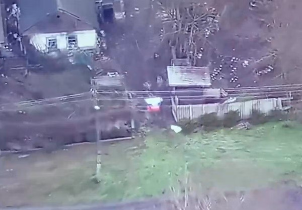 Cũng giống như vụ bao vây các đơn vị AFU gần Kupyansk đã được báo cáo trước đó, thời tiết đóng vai trò quyết định trong cuộc tấn công thành công của quân Nga. Sương mù dày đặc bao phủ Donbass trong hai ngày, khiến việc sử dụng UAV gần như không thể thực hiện được.