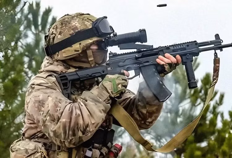 Trung tâm thành phố Pokrovsk đang trở thành một cái bẫy đối với họ, khi khu vực do Ukraine kiểm soát đang bị thu hẹp mỗi ngày, các tuyến đường tiếp cận thành phố bị hỏa lực của Nga bắn phá ác liệt, và nguồn tiếp tế đang cạn dần. Bất kỳ động thái nào bị lộ, cũng sẽ là hỏa lực hỏa lực RFAF bắn phá.