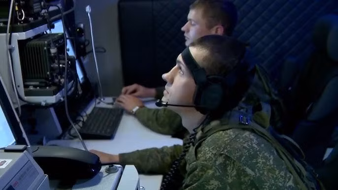 Tác giả của Intelligence Online cho rằng, KRAB không phải là một hệ thống EW đơn giản, mà được thiết kết dựa trên kiến ​​trúc mạng tích hợp phát hiện, chặn, trinh sát và phối hợp. Khí tài này rất phù hợp để trang bị cho các đơn vị cấp tiểu đoàn trở xuống.