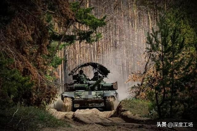 Qua quan sát những động thái gần đây của quân đội Nga (RFAF), có thể thấy họ đã triển khai chiến thuật nghi binh “hư hư thực thực”, tức là tổ chức bao vây các nút thắt quan trọng của đối phương mà không tấn công, cô lập địch mà không bao vây.