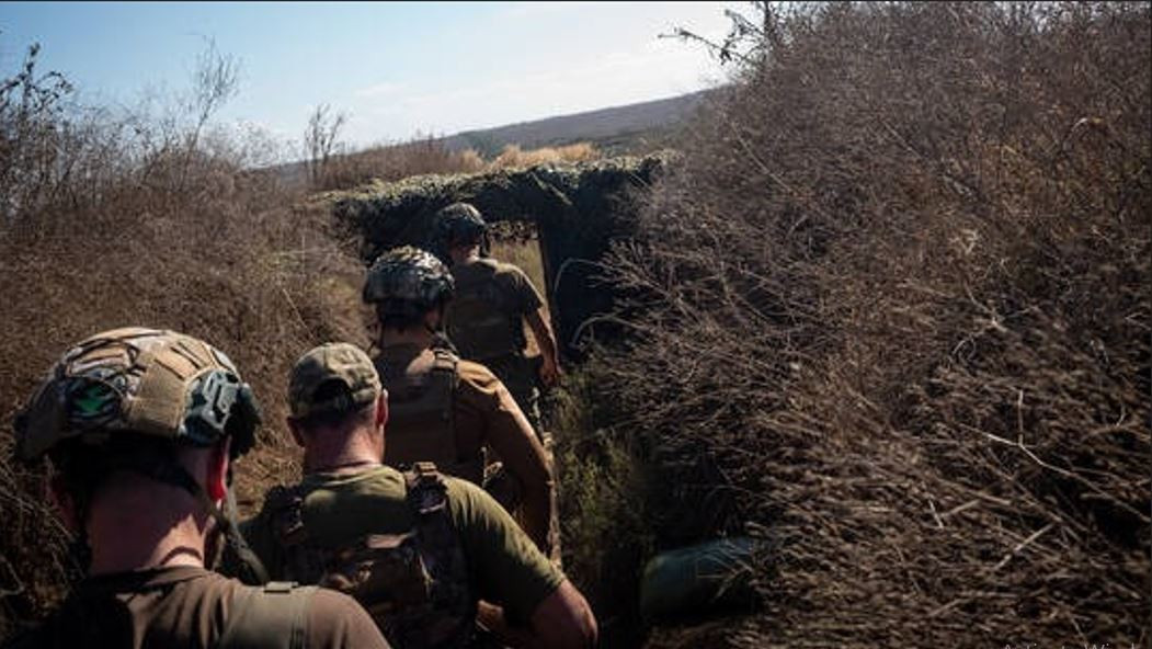 Tình báo RFAF cho biết, hiện quân số và vũ khí, phương tiện của AFU đang di chuyển về phía biên giới Nga, mà không có dấu hiệu nhận dạng. Người Ukraine đang cố gắng tiến hành các hoạt động trinh sát, để xác định khả năng của nhóm quân Nga ở khu vực Bryansk.