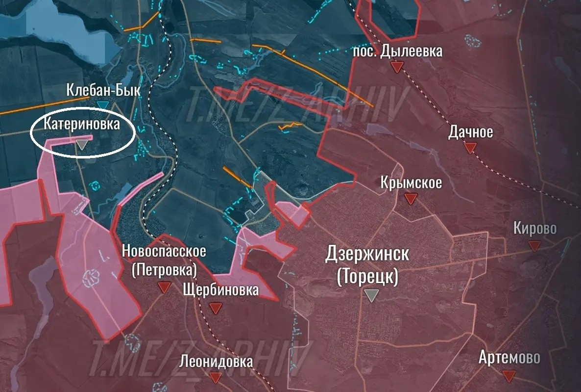 Hiện quân Nga đang đẩy mạnh tấn công vào làng Katerinivka, một ngôi làng nhỏ ở phía bắc Shcherbinivka; mục đích là biến Katerinivka làm đầu cầu, nhằm tiến công Shcherbinivka từ hướng bắc. Đồng thời đóng nắp “nồi hầm” với quân Ukraine ở Shcherbinivka.