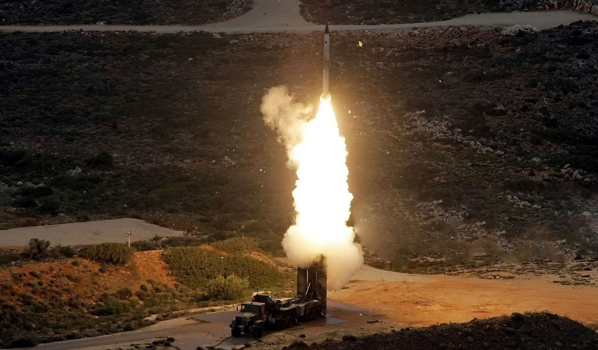 Theo lời Sever, họ thực hiện chiến thuật “kiên trì phục kích”, thực hiện phóng hai đạn tên lửa S-300 như quy tắc bắn. Quả tên lửa đầu tiên gây hư hại nghiêm trọng cho chiếc máy bay F-16, khiến phi công không thể điều khiển, và quả thức hai đã hạ gục. Nhưng không rõ phi công có kịp nhảy dù thoát hiểm hay không?