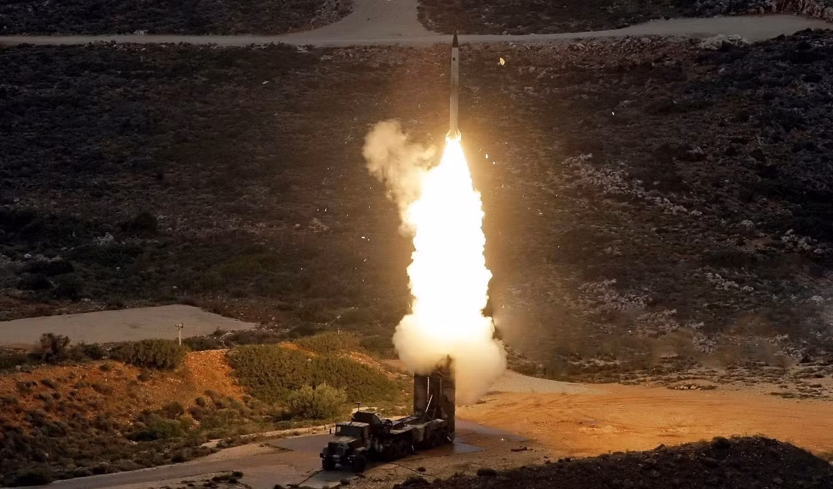 Theo lời Sever, họ thực hiện chiến thuật “kiên trì phục kích”, thực hiện phóng hai đạn tên lửa S-300 như quy tắc bắn. Quả tên lửa đầu tiên gây hư hại nghiêm trọng cho chiếc máy bay F-16, khiến phi công không thể điều khiển, và quả thức hai đã hạ gục. Nhưng không rõ phi công có kịp nhảy dù thoát hiểm hay không?