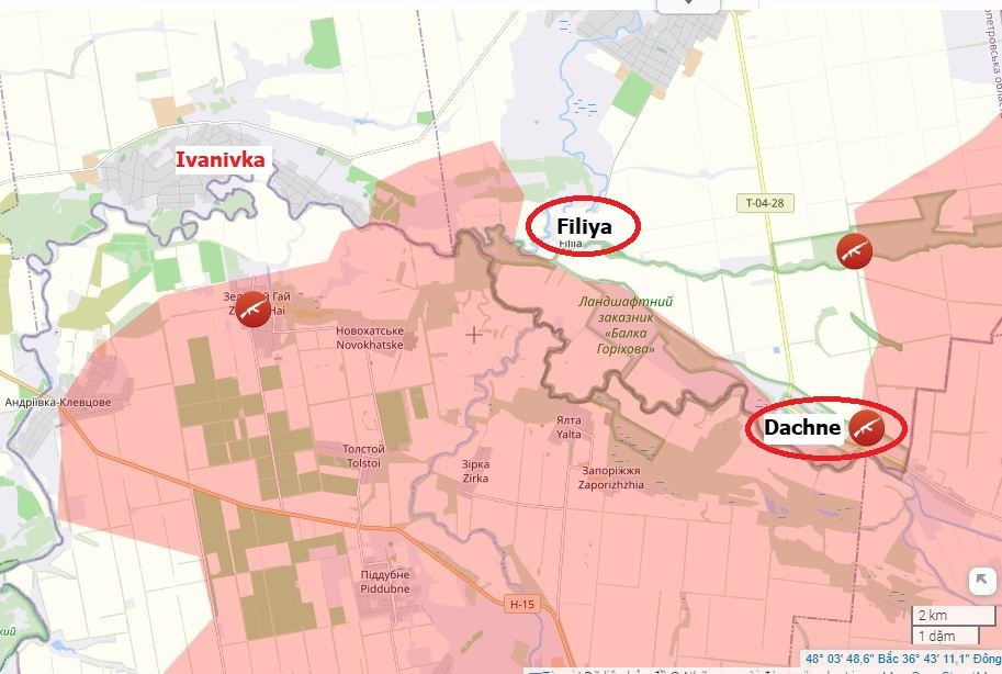 Hiện tại, Cụm quân Trung tâm đã có đủ quân ở hướng tấn công chính nên Sư đoàn xe tăng 90 đã có thể tập trung vào hướng này. Trên bờ bắc sông Vovcha thuộc khu vực tam giác, có một ngôi làng nhỏ tên là Filiya. Khi RFAF tấn công vào đây trước đây, AFU cũng đã điều một phần Lữ đoàn tấn công 425 đến để ngăn chặn.