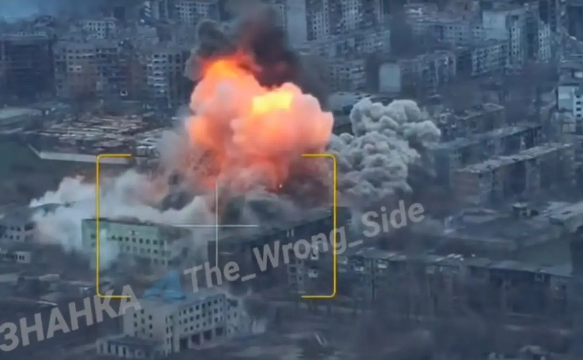 View - Quân Ukraine ở Pokrovsk quyết không đầu hàng, Nga sử dụng siêu bom tấn | Báo Tri thức và Cuộc sống - TIN TỨC PHỔ BIẾN KIẾN THỨC 24H