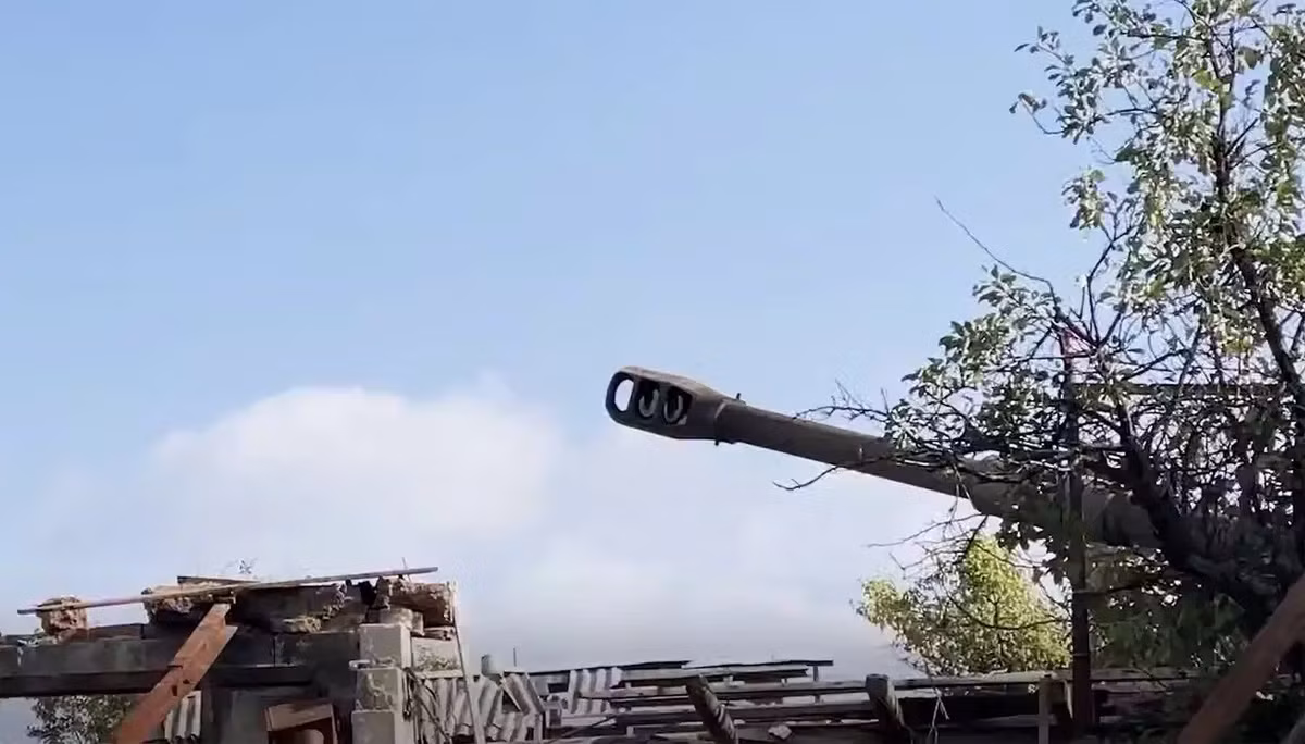 Quân Nga đang tích cực sử dụng UAV FPV để tấn công vào các nhóm quân Ukraine đang phòng thủ. Kênh RVvoenkory cho biết, chỉ riêng trong 24 giờ qua, khoảng 180 quân Ukraine đã bị loại khỏi vòng chiến đấu, trong trận chiến bảo vệ thành phố.