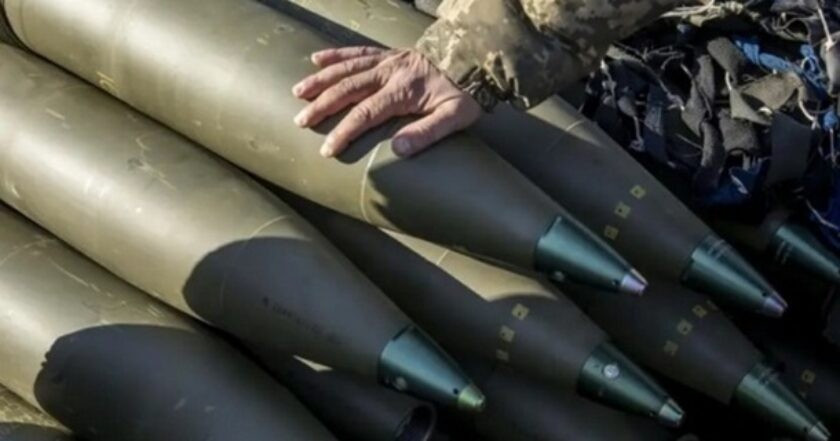 Hãng tin Anh Reuters, dẫn lời ông Vadim Skibits, Phó Giám đốc Cơ quan tình báo Quân đội Ukraine (GRU), cho biết Triều Tiên đã tích cực cung cấp đạn pháo cho Nga. Tuy nhiên gần đây, số lượng đạn pháo của Triều Tiên đã giảm đáng kể, và kho đạn pháo của Triều Tiên “đang cạn kiệt”.