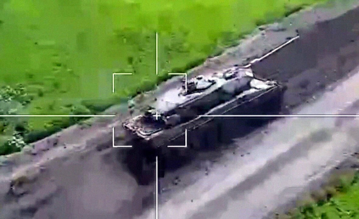 Do đó, mới có quan điểm cho rằng xe tăng đã mất đi giá trị chiến trường và không còn quan trọng nữa; nhưng thực tế không phải vậy. Mặc dù tỷ lệ sống sót trên chiến trường của xe tăng đã giảm, nhưng điều đó không có nghĩa là chúng đã mất đi giá trị sử dụng. So với các loại vũ khí tác chiến trên bộ khác, xe tăng vẫn "không dễ bị phá hủy".