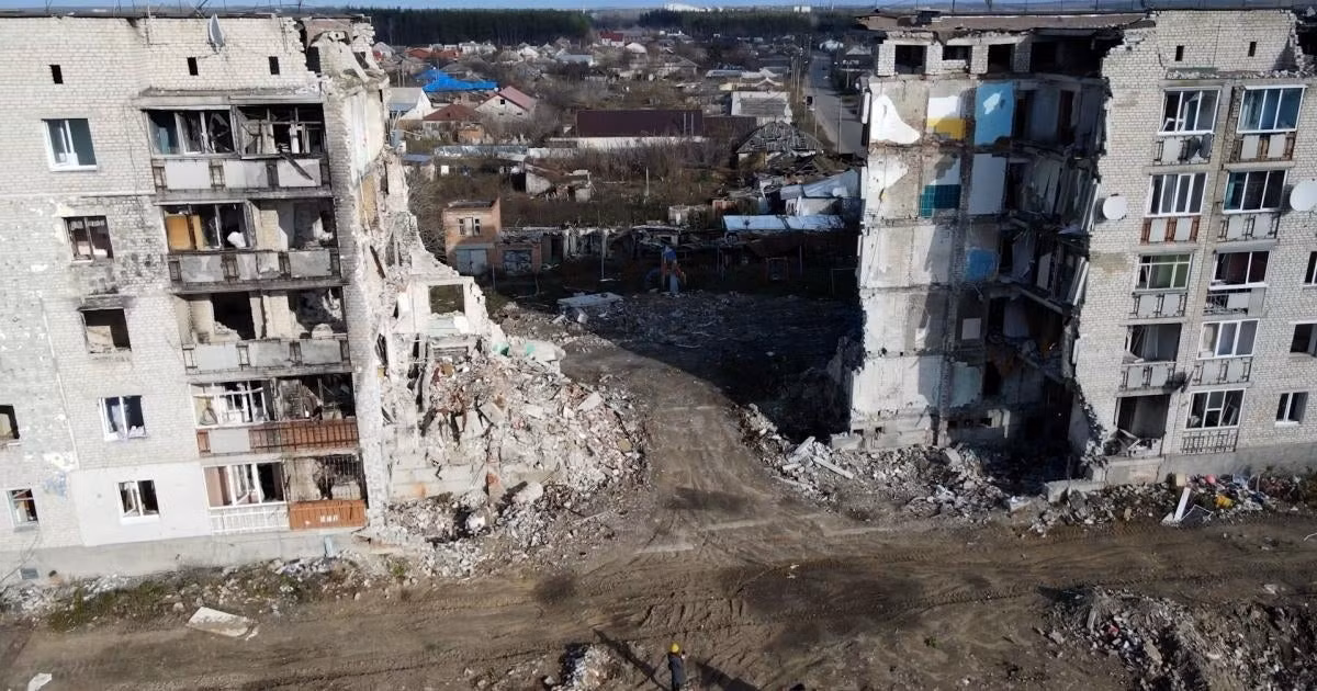 Do vậy, cuộc tấn công của Lực lượng Không quân Vũ trụ Nga vào Nhà máy Chế tạo Dụng cụ ở Izyum đã xác nhận điều này. Có thể nói rằng nhà máy này, đã bị thiệt hại đáng kể và sẽ buộc phải tạm ngừng hoạt động trong thời gian tới.