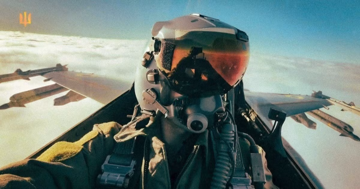 Sau khi chiếc F-16 bị phòng không Nga bắn rơi, trong nhiều ngày, tất cả các máy bay F-16 của Ukraine đều bị cấm bay và không quay trở lại nhiệm vụ chiến đấu trong một thời gian rất dài, Ogdowski viết trên tờ Polska Zbrojna. Và rất có thể sau vụ rơi F-16 vừa xong, loại máy bay này của Ukraine, lại tiếp tục bị cấm bay trong một thời gian dài nữa, Ogdowski kết luận. (nguồn ảnh Military Review, Kyiv Post, Ukrinform). https://topwar.ru/267162-byl-podsvechen-samoletom-drlo-a-50-pojavljajutsja-nekotorye-podrobnosti-likvidacii-f-16-vmeste-s-letchikom.html https://svpressa.ru/war21/article/470428/