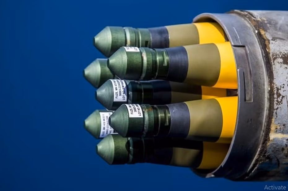 Một chiếc máy bay F-16 có thể mang ít nhất 28 tên lửa APKWS (7 tên lửa trong mỗi thùng chứa, một bên cánh treo hai thùng). Tuy nhiên, không rõ liệu máy bay F-16 của Ukraine có được trang bị loại vũ khí này hay không, vì chúng phải được nâng cấp với một kính ngắm đặc biệt, để sử dụng loại tên lửa này?