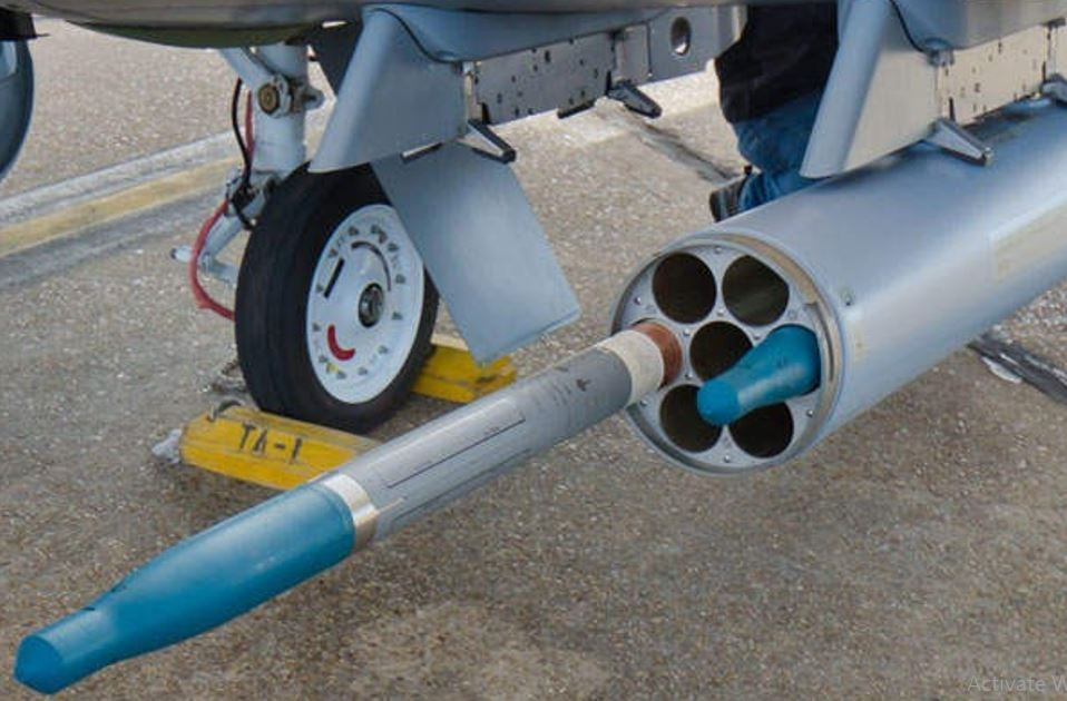 Defence24 cho biết, Mỹ đã có kế hoạch chuyển giao lô tên lửa APKWS lớn cho Ukraine; nhưng thay vì đích đến là Kiev, chúng đã được chuyển đến Trung Đông vào phút cuối cho Israel, để có thể đẩy lùi các cuộc tấn công bằng UAV của Iran và Yemen.