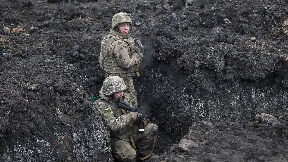 Sự việc này nhắc nhở chúng ta rằng, chiến thắng trong chiến tranh không bao giờ chỉ được quyết định bởi sự vượt trội về vũ khí trang bị, mà còn bởi sự gắn kết của binh lính, hỗ trợ hậu cần và quản lý khoa học; đặc biệt là tinh thần của người lính trực tiếp cầm súng trên chiến trường. (nguồn ảnh Topwar, Ukrinform, Kyiv Post).