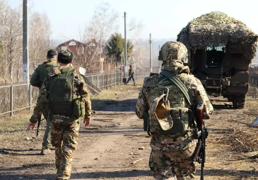 Như vậy cùng với việc kiểm soát Otradny, thì khoảng 3 km đường cao tốc H15 dẫn đến khu vực Zaporizhia cũng nằm dưới sự kiểm soát của Cụm Vostok. Kênh Military Summary cho biết, các đơn vị của Cụm Vostok đang tập trung xóa bỏ các ổ đề kháng còn lại của quân Ukraine, ở phía tây nam Otradny, cũng như mở rộng vùng kiểm soát theo hướng làng Komar.