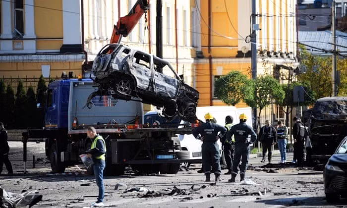 Ngoài ra, còn có một cuộc tấn công bằng tên lửa khác vào phố Shevchenko, ở thành phố Sumy. Mục tiêu này chính xác là gì vẫn chưa được báo cáo. Hiện Bộ Quốc phòng Nga vẫn chưa có thông tin chính thức về 2 cuộc tấn công trên.