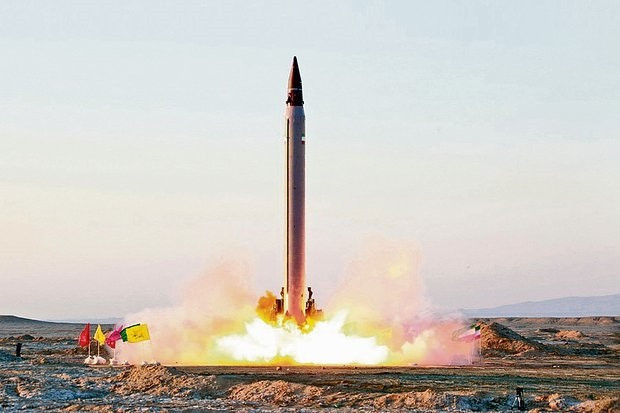 Để thực hiện được điều đó, Iran cần phải phóng được càng nhiều tên lửa càng tốt, trước khi chúng bị tiêu diệt, nhằm vào tất cả các căn cứ của Mỹ mà tầm bắn tên lửa có thể vươn tới, với số lượng tên lửa lớn đến mức các hệ thống đánh chặn của Mỹ quá tải. Sau đó là phân tán số tên lửa còn lại và ngụy trang, để chúng không thể bị phá hủy bởi các cuộc không kích liên tục.