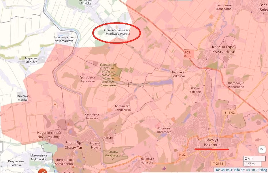 Xa hơn về phía nam, một thành công khác của RFAF, khi ngôi làng Orikhovo-Vasylivka, nơi AFU đã giữ vững phòng tuyến từ năm 2023 khi họ rút lui khỏi Bakhmut, đã thất thủ. Sau khi RFAF kiểm soát Minkivka, đã phát triển dọc theo quốc lộ M-03, chiếm được Privolye.