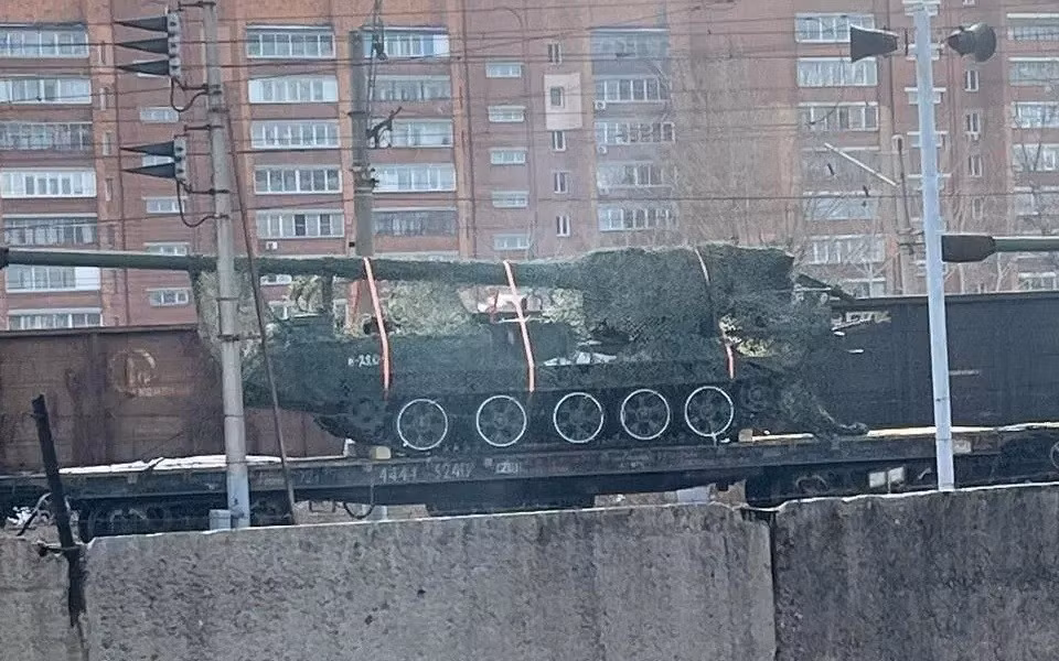 Quân đội Nga bắt đầu sử dụng pháo Koksan trên chiến trường Ukraine từ cuối năm 2024. Theo thông tin tình báo, Nga đã được cung cấp một lượng lớn pháo Koksan từ Triều Tiên, để bổ sung cho các đơn vị pháo binh trên chiến trường.