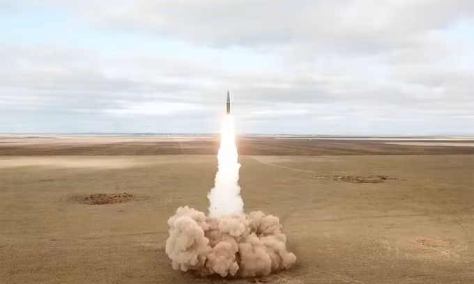 Truyền thông Ukraine cho biết, vào thời điểm xảy ra cuộc tấn công, lễ kỷ niệm thành lập Tiểu đoàn Thủy quân lục chiến số 35 của Lực lượng vũ trang Ukraine đang được tổ chức và một buổi lễ trao giải thưởng có đốt lửa và thắp đuốc đã được lên kế hoạch.