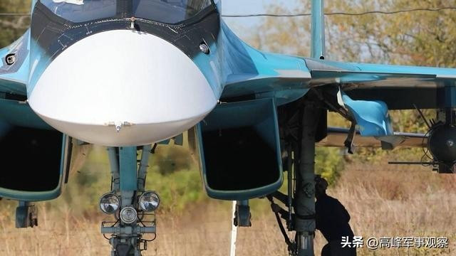 Trang Topwar của Nga ngày 7/11, đưa tin hơn 300 máy bay tiêm kích bom chiến thuật Su-34 đã được triển khai trên tiền tuyến. Ưu thế này gần đây đã được nhấn mạnh đáng kể. Một báo cáo chiến đấu ngày 15/10, cho biết số máy bay Su-34 đã ném một số lượng lớn bom dẫn đường FAB-500T trong một nhiệm vụ hỗ trợ các hoạt động chiến đấu của Quân khu miền Nam.