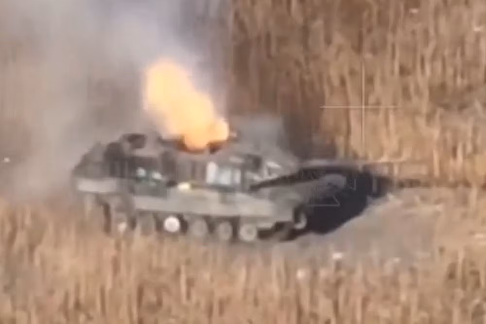 Trong các cuộc phản phản công vào tháng 6/2023, AFU triển khai hai tiểu đoàn xe tăng Leopard 2 và mất 58 xe tăng trong ba ngày, chiếm 40% tổng số viện trợ của NATO. Trên mặt trận Avdeevka năm 2024, xác xe tăng Leopard 2A6 bị quân đội Nga thu giữ, cho thấy lớp giáp tổng hợp của xe này không thể chống được đòn đánh trước đạn xuyên giáp 3BM60 Vacuum-1 của Nga.