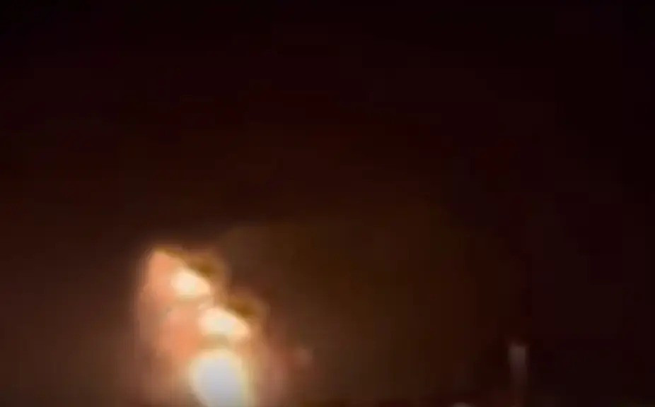 Tóm lại chiến dịch không kích ồ ạt bằng UAV Geran-2 của Nga không chỉ là một loạt các cuộc tấn công bằng UAV. Các tác giả của báo cáo CSIS tóm tắt rằng, đây là một trang mới trong lịch sử nghệ thuật quân sự, khi độ chính xác không còn cần thiết để giành chiến thắng nữa. Điều cần thiết là quy mô, tốc độ và sự sẵn sàng sử dụng các vũ khí giá rẻ để phá vỡ các biện pháp phòng thủ đắt đỏ nhất. (nguồn ảnh Military Review, Sputnik, Ukrinform).