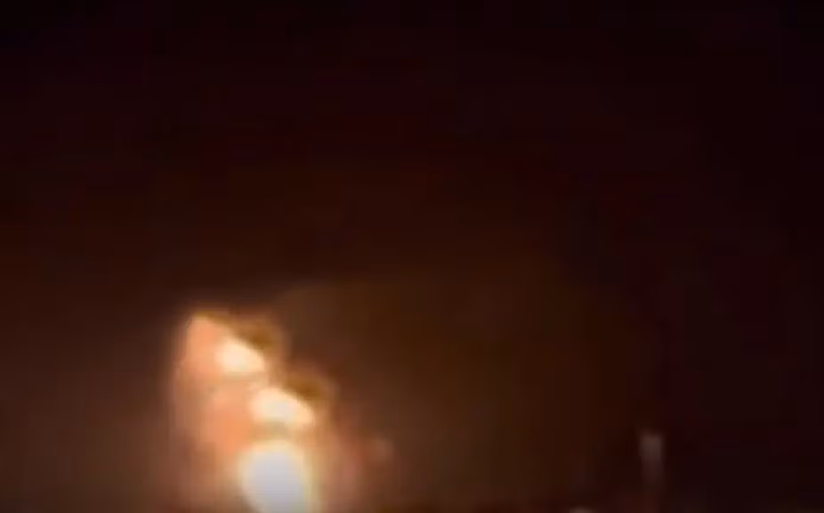 Tóm lại chiến dịch không kích ồ ạt bằng UAV Geran-2 của Nga không chỉ là một loạt các cuộc tấn công bằng UAV. Các tác giả của báo cáo CSIS tóm tắt rằng, đây là một trang mới trong lịch sử nghệ thuật quân sự, khi độ chính xác không còn cần thiết để giành chiến thắng nữa. Điều cần thiết là quy mô, tốc độ và sự sẵn sàng sử dụng các vũ khí giá rẻ để phá vỡ các biện pháp phòng thủ đắt đỏ nhất. (nguồn ảnh Military Review, Sputnik, Ukrinform).