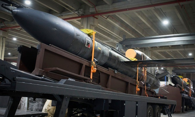 Nhưng có một lỗ hổng ở đây: nếu tên lửa và UAV tấn công của Ukraine tấn công St. Petersburg hoặc Moscow, cam kết an ninh sẽ mất hiệu lực. Nhưng các cuộc tấn công của lực lượng Ukraine vào các khu vực khác của Nga, chẳng hạn như nhà máy lọc dầu, cơ sở năng lượng và hệ thống đường sắt, sẽ nằm ngoài phạm vi điều chỉnh của luật?