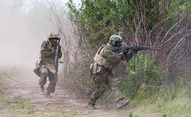 Việc quân Nga tiến vào trong thành phố Pokrovsk, cũng được xác nhận bởi đại biểu Verkhovna Rada (Quốc hội) của Ukraine, bà Maryana Bezuglaya. Bà Bezuglaya là một trong số ít người ở Ukraine, dám đưa ra những bình luận rất khách quan về những gì đang diễn ra ở mặt trận.