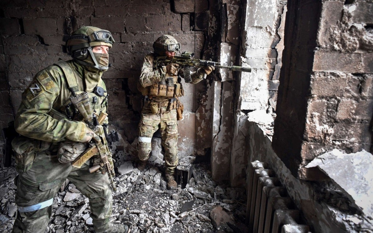 Hiện quân Nga đang sử dụng một chiến thuật, được lính Nga gọi là "Ninja Rùa" trong thành phố. Chiến thuật này tìm mọi cách bí mật di chuyển về phía sau phòng tuyến của AFU và tấn công vào thời điểm họ ít ngờ tới nhất. Điều này giải thích cho những nỗ lực chặn các lối đi ngầm của AFU.