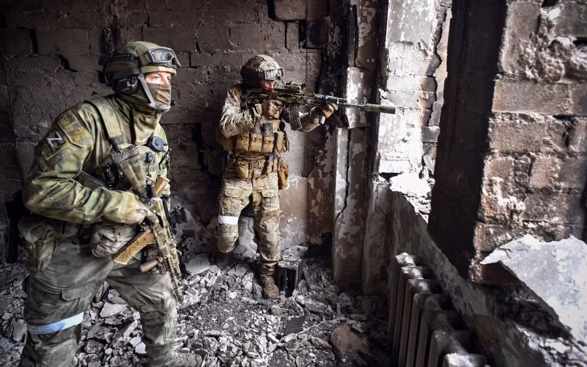 Hiện quân Nga đang sử dụng một chiến thuật, được lính Nga gọi là "Ninja Rùa" trong thành phố. Chiến thuật này tìm mọi cách bí mật di chuyển về phía sau phòng tuyến của AFU và tấn công vào thời điểm họ ít ngờ tới nhất. Điều này giải thích cho những nỗ lực chặn các lối đi ngầm của AFU.