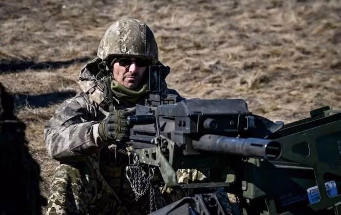 Trong đêm qua, quân đội Ukraine cũng đã pháo kích dữ dội vào Energodar. Một máy bay không người lái của Ukraine đã thả đạn xuống một bãi đậu xe gần trạm cứu hỏa của Nhà máy điện hạt nhân Zaporizhia; ngoài ra quân Ukraine cũng tấn công Polohy, nằm ở phía đông thị trấn Orekhiv. (nguồn ảnh Military Review, Kyiv Post, Ukrinform, RVvoenkory).