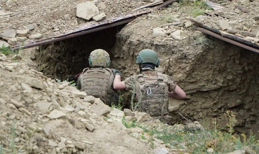 Hiện giao tranh tại làng Fedorovka diễn ra ác liệt, nhưng bất chấp sự kháng cự của đối phương, quân Nga không chỉ tiến vào được vùng ngoại ô phía đông Fedorovka mà còn giành được chỗ đứng ở đó. Đồng thời, quân Nga đang vòng qua ngôi làng từ phía bắc và phía nam, cố gắng siết chặt đội hình của quân Ukraine.