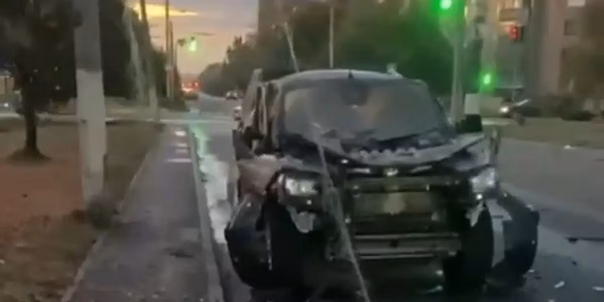 Hiện các khu vực còn lại ở tỉnh Donetsk còn do Ukraine kiểm soát, nhất là các thành phố, đang bị lực lượng không quân chiến thuật Nga ném bom; trong khi UAV của Nga hoạt động như “ruồi” trên đầu và có thể tấn công sâu tới 20 km, vào tận thành phố Kramatorsk. Cùng lúc đó, tiền tuyến đang tiến vào tỉnh Dnipro và Zaporizhia. (nguồn ảnh Ukrinform, Kyiv Post, Sputnik).