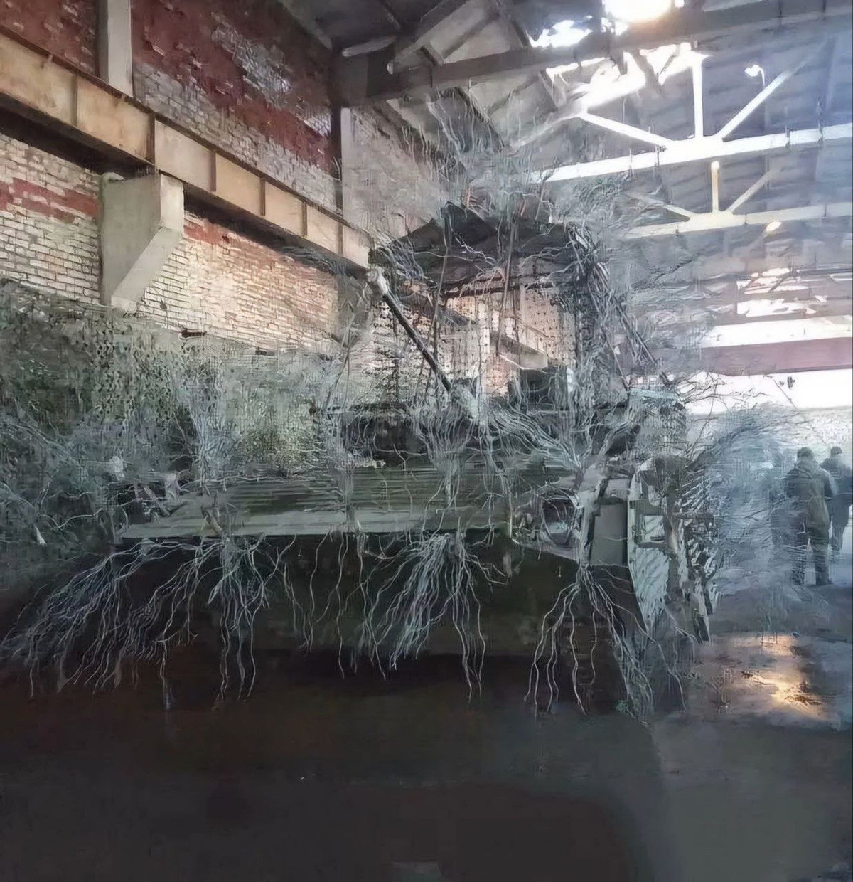 Hiện thời cơ ở phòng không đang đứng về phía Nga. Các phóng viên chiến trường và kênh Telegram của Ukraine đưa tin rằng, RFAF đã sử dụng xe tăng, thiết giáp để đánh chiếm Vladimirovka. Đây cũng là lần đầu tiên sau một thời gian dài, RFAF tiếp tục sử dụng vũ khí này trên chiến trường.