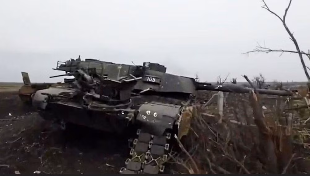 Vào ngày 28/10, RFAF đã thu giữ một chiếc Abrams khác của Lữ đoàn bộ binh cơ giới số 47 AFU gần mặt trận Pokrovsk. Gần đây, vào tháng 6 năm 2025, quân Nga đã thu giữ hai chiếc Abrams tương đối nguyên vẹn ở tỉnh Sumy.