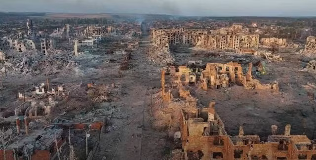 Như vậy, RFAF về cơ bản đã kiểm soát phần lớn Volchansk và đang cắm cờ khắp thành phố. Volchansk chỉ cách biên giới Nga khoảng 4 km. Đến tháng 11 năm nay, lực lượng biệt kích Nga đã giành quyền kiểm soát một số vị trí ở quận Kislyakka từ phía tây nam, sau 569 ngày chiến tranh đô thị khốc liệt.