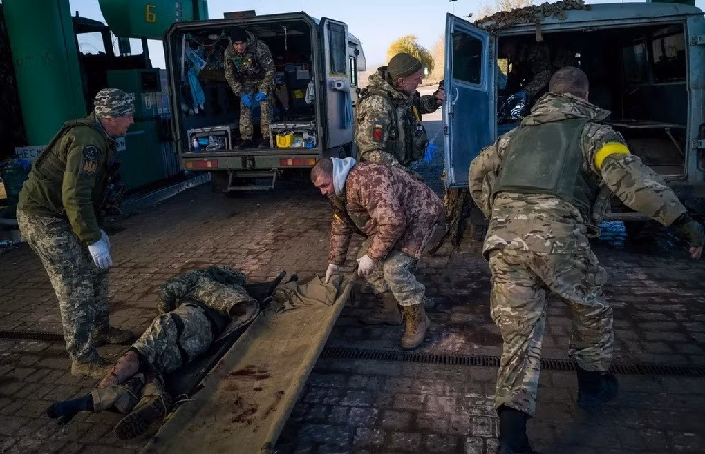 Theo các nguồn tin phân tích của Nga, AFU đã mất hơn ba nghìn quân trong các cuộc giao tranh đô thị tại Pokrovsk. Con số này được cho là bằng một nửa lực lượng đồn trú ban đầu của AFU tại thành phố nhỏ, nhưng có ý nghĩa chiến lược này.