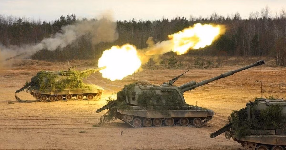 RFAF cũng đã trải qua những thay đổi đáng kể trong vận dụng chiến thuật. Trong trận Bakhmut trước đây, RFAF từng bắn tới 80.000 quả đạn pháo mỗi ngày. Mặc dù việc bắn phá bằng pháo binh quy mô lớn như vậy cực kỳ hiệu quả, nhưng nó cũng gây áp lực rất lớn lên hệ thống hậu cần của RFAF.